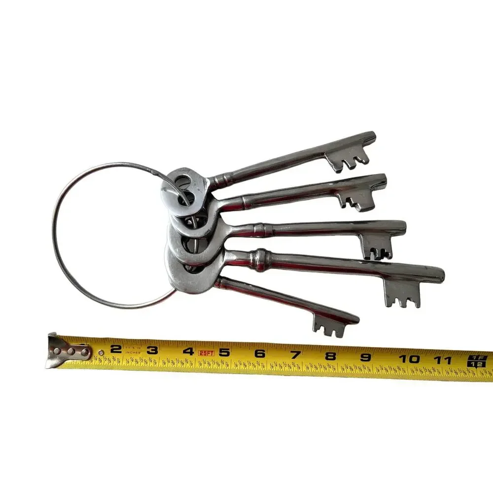 Giant Shabby Chic Retro Americana All Metal Decorative Keys On Ring